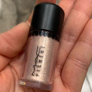 Mac small pigment